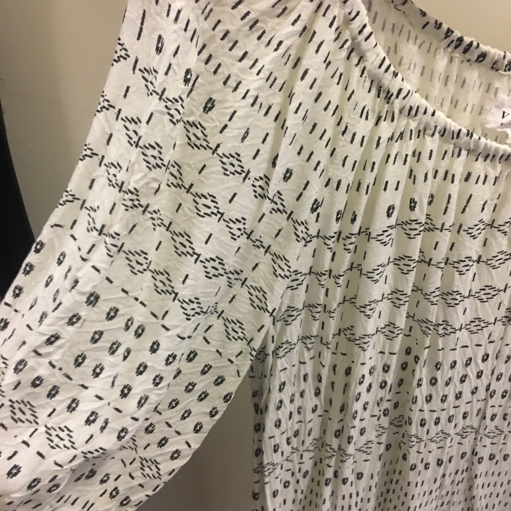 Velvet by Graham & Spencer peasant top